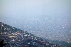 Utsikten mellan station Acevedo och station Arví, Medellín.