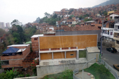 Bostadsområde längs linbanelinje Oriente-Villa Sierra (H),  Medellín.