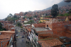 Bostadsområde längs linbanelinje Oriente-Villa Sierra (H),  Medellín.