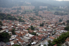 Bostadsområde längs linbanelinje Oriente-Villa Sierra (H),  Medellín.