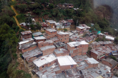 Bostadsområde längs linbanelinje Oriente-Villa Sierra (H),  Medellín.