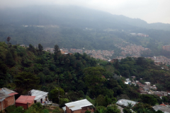 Bostadsområde längs linbanelinje Oriente-Villa Sierra (H),  Medellín.