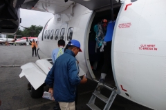 Ombordstigning på Summit Air flight SMA401 i Katmandu. Jag visste det inte då, men sherpan på väg ombord på denna bild skulle jag komma att lära känna rätt så bra dom kommande dagarna i Himalaya.