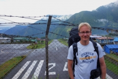Stefan på Tenzing-Hillary airport, Lukla.