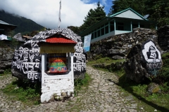 Bönehjul längs leden mellan Lukla och Phakding.