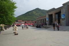 Mtskheta Tourism information center till höger i bild.