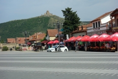 Centrala Mtskheta med Jvari Monastery i bakgrunden.