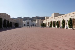 National Museum of Oman längst bort i bild, gamla Muskat.