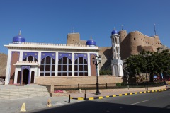 Moské med Al Mirani Fort i bakgrunden, gamla Muskat.
