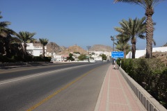 Vy mot gamla Muskat längs huvudvägen.