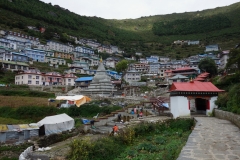 Namche Bazaar, sherpa-huvudstaden med en befolkning på ungefär 1600 personer.