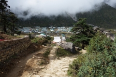 Utsikt över en del av Khunde på min vandring tillbaka ner till Namche Bazaar.