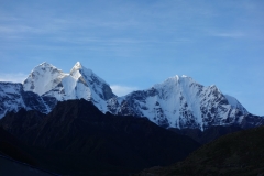 Kantega (6782 m) och Thamserku (6623 m) i soluppgången från Pheriche.
