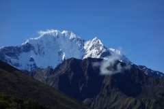 Thamserku (6623 m) sedd från leden mellan Somare (4010 m) och Pangboche (3930 m).