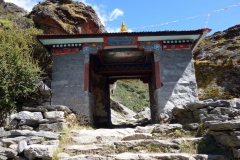 Vackert monument mellan Pangboche(3930 m) och Tengboche (3860 m).