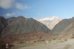 Hajar-bergen längs motorvägen mellan Muskat och Nizwa.