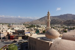 Utsikten från Nizwa Fort över Nizwa och Hajar-bergen.
