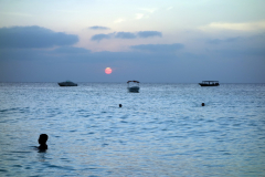 Förutom den vackraste stranden på ön får man även vackra solnedgångar på köpet på den västra sidan av Nungwi, Unguja.