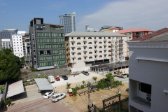 Utsikten från mitt rum på Soi 2 Inn, Pattaya. På den tomma ytan låg restaurangen som tillhörde Sabai Lodge. Mycket bra restaurang som tråkigt nog är demolerad nu.