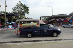 Songthaew (baht-buss) längs Pattaya Beach road, Pattaya.