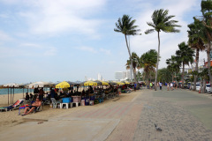 Strandpromenaden längs Pattaya Beach, Pattaya.