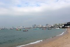 Pattaya Beach vid Bali Hai Pier, Pattaya.