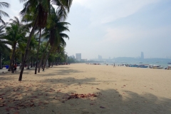 Jag måste säga att jag tycker den nykonstruerade stranden blev bra. Jag har dock fortfarande aldrig badat vid denna strand. Pattaya Beach, Pattaya.