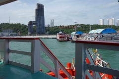 Färjan lämnar Bali Hai Pier, Pattaya.