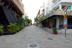 En av många tvärgator i Playa del Carmen som leder rakt ner till stranden och havet.