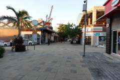 Till vänster i bild Hard Rock Café, Quinta Avenida, Playa del Carmen.