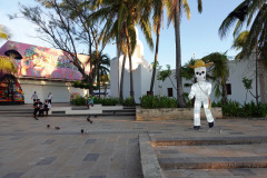 Skelettfigur kvar efter firandet av De Dödas Dag, Playa del Carmen.
