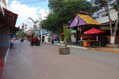 Gatuscen längs Quinta Avenida, Playa del Carmen.