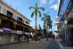 Gatuscen längs Quinta Avenida, Playa del Carmen.