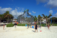 Portal Maya, Parque Los Fundadores, Playa del Carmen.