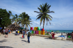 Stadsskylten vid Parque Los Fundadores, Playa del Carmen.