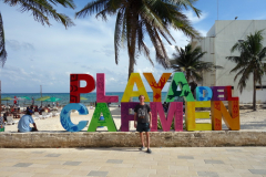 Stadsskylten vid Parque Los Fundadores, Playa del Carmen.