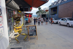 Tvärgata mot stranden från Quinta Avenida, Playa del Carmen.