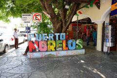 Den obligatoriska stadsskylten, Puerto Morelos.
