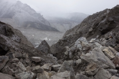 På väg ner längs Khumbu-glaciären någonstans mellan Gorak Shep och Lobuche.