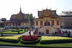 Banquet Hall till vänster i bild och Royal Treasury till höger i bild, Royal Palace, Phnom Penh.