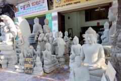 Företag på gatan där jag bor som tillverkar Buddha-statyer, Phnom Penh.