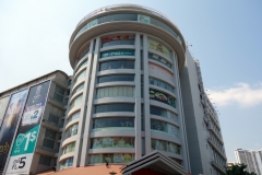 Sorya Center Point shopping mall, Phnom Penh. Jag trodde detta var nybyggt. Vid närmare efterforskning visade det sig vara byggt år 2002.