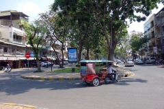 Gatuscen i centrala Phnom Penh.