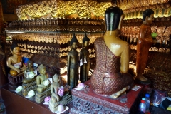 Buddha-statyer i Wat Phnom, Phnom Penh.