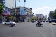 Gatuscen i centrala Phnom Penh.