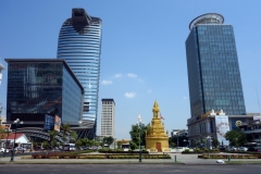 Vattanac Capital Tower till vänster och OCIC Tower (Canadia Bank) till höger, Phnom Penh.