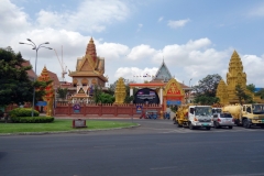 Wat Ounalom från Riverside, Phnom Penh.