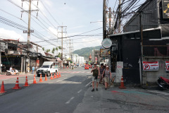 Gatuscen längs Rat Uthit Song Roi Pi Road, Patong Beach.