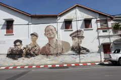Vacker graffiti föreställande Thailands förra högt älskade kung, Phuket Town, Phuket.