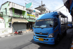 Songthaew som väntar på mig för färd tillbaka till Patong Beach, Phuket Town, Phuket.